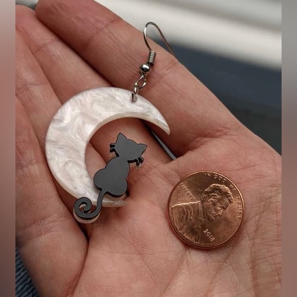 🐈⬛ Black Cat & Moon Design Earrings NWT - Picture 6 of 8